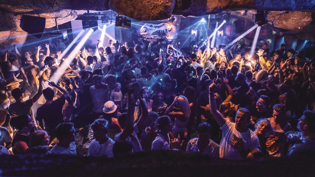 Grabbarna Grus Ayia Napa öppettider